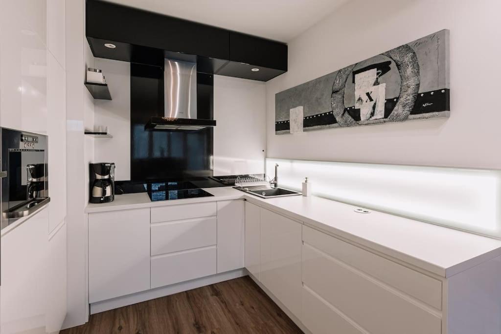 Family Aquarium Haven Apartment Bratislava Bagian luar foto
